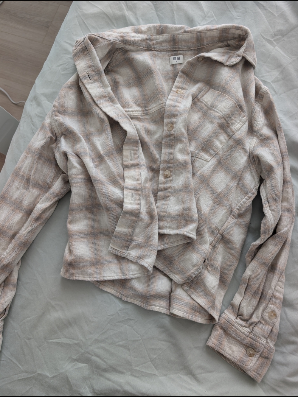 UNIQLO Soft Plaid Button-Up Shirt Jacket in Beige and Light Gray